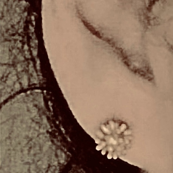 “Dandelion Balls” 18K Gold Tiny Dainty Spikey Flower Orb Firework Explosion Stud - Picture 5 of 14